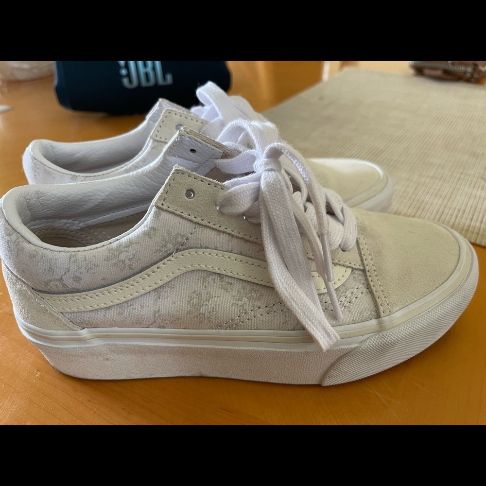 Flower Vans - Picture 5 of 11